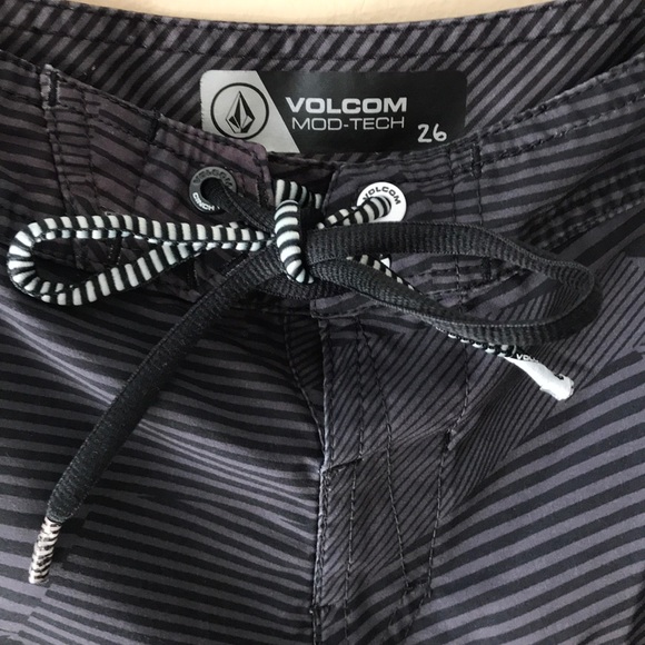 Men’s sz 26 Volcom swim board shorts - Picture 2 of 5